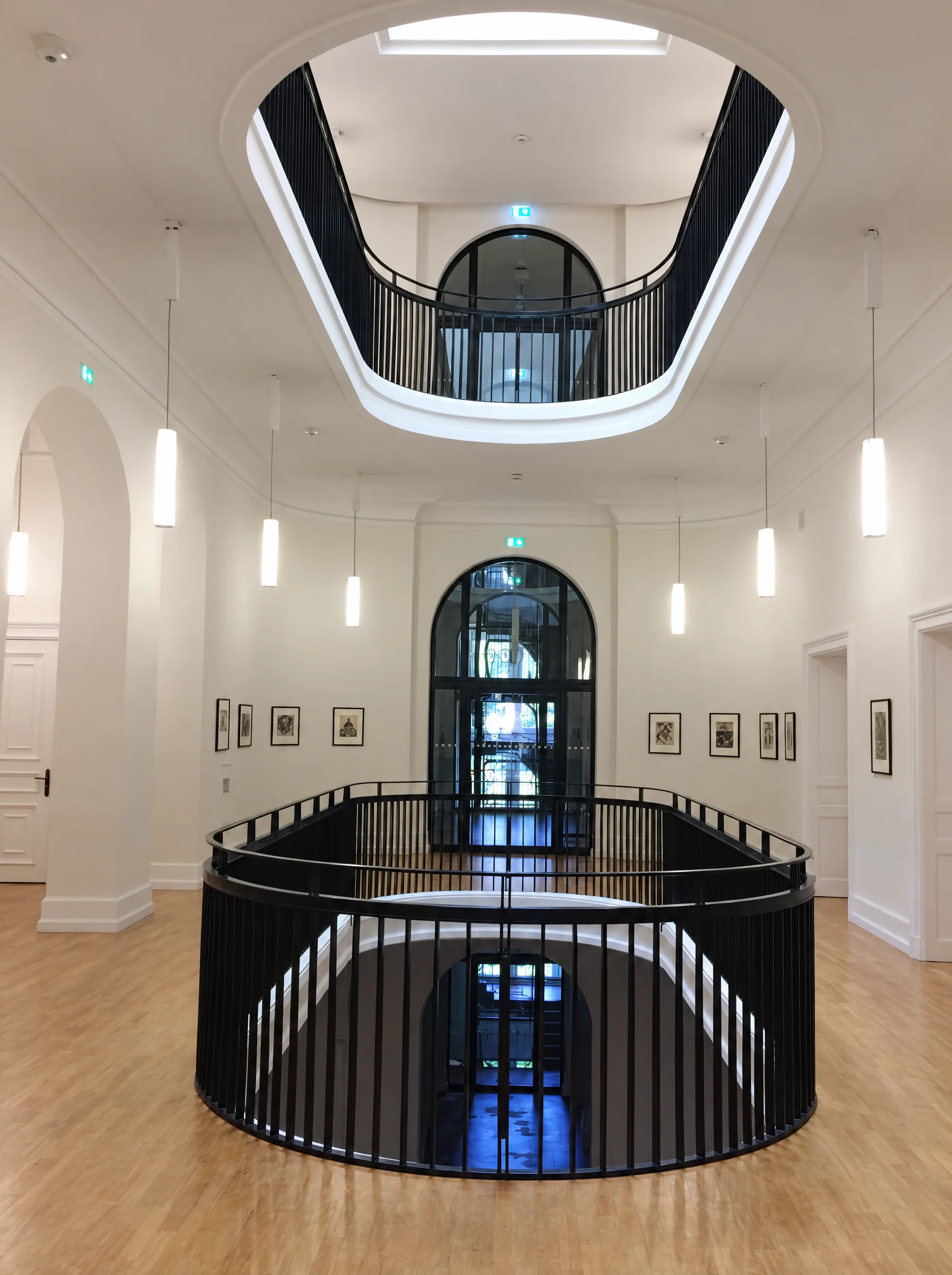 Frisch gestrichene Galerie mit Rundgang im Schloss Loburg in Telgte